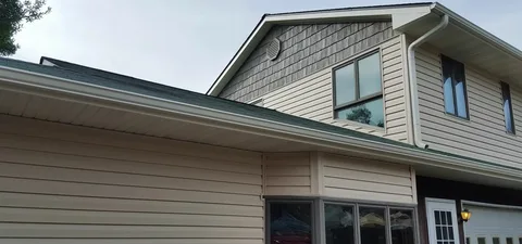 Advantages of Hiring Vinyl Siding Contractors for Your Home Projects