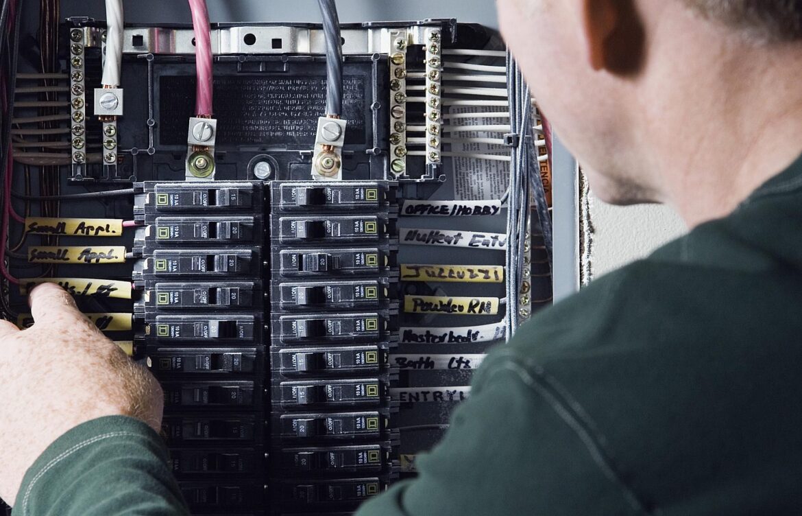 Tips on Selecting the Best Panel Replacement Specialist