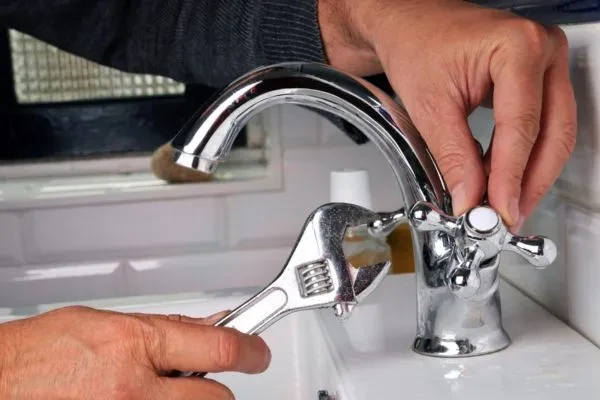 faucet repair contractors